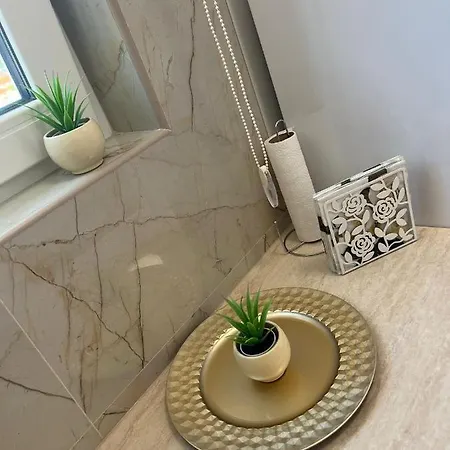Elif نوفي بازار